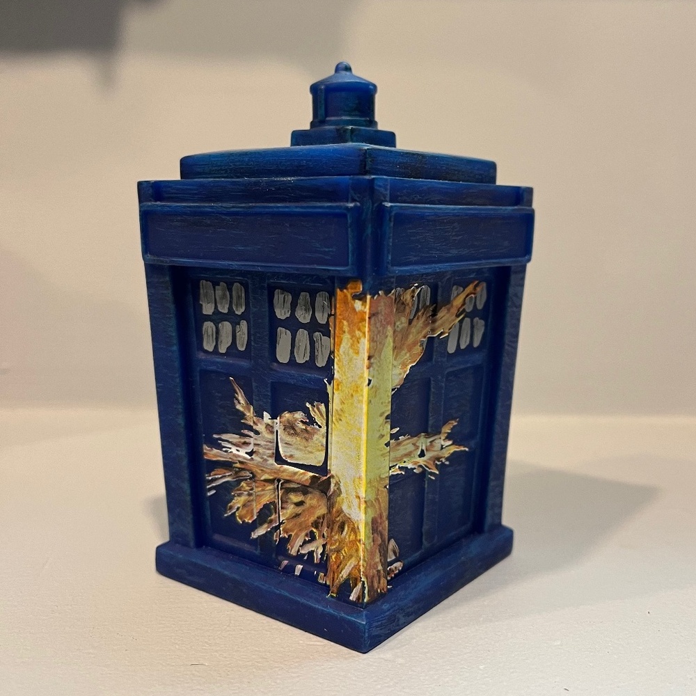 Doctor Who Pandorica Opens Tardis Limited Edition 4.5” Titan Figure - Picture 4 of 8